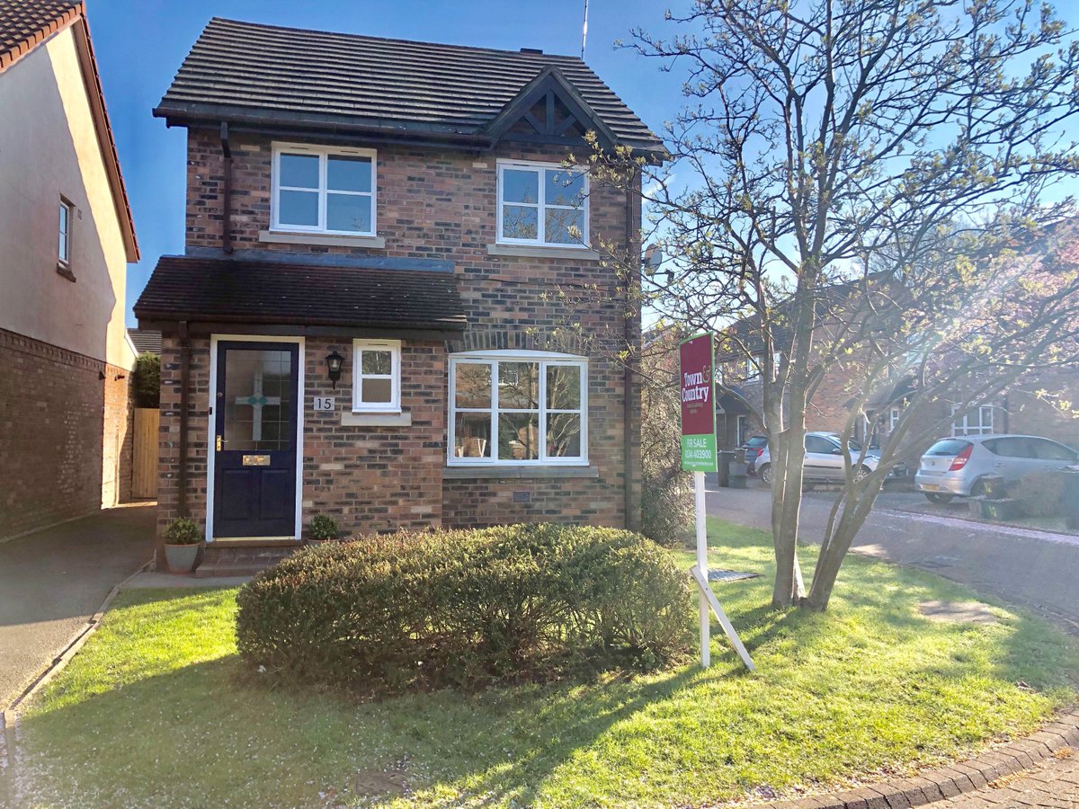 It's such a beautiful day today, why not come and view this beautiful property in the desirable area of #Hoole. Oak Tree Court is a beautiful 3 Bed Detached House and is available with No Onward Chain! Interested? Call 01244 403 900