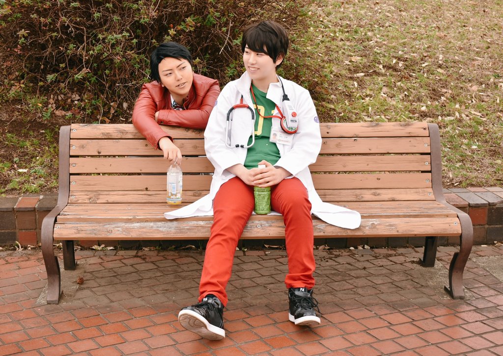 asyu_109's tweet photo. 【コスプレ】単車 医者 🎮🌺
のんびり休憩中～～

🎮ぐりさん
🌺小野
📷三脚 https://t.co/qn6RqbTmvQ