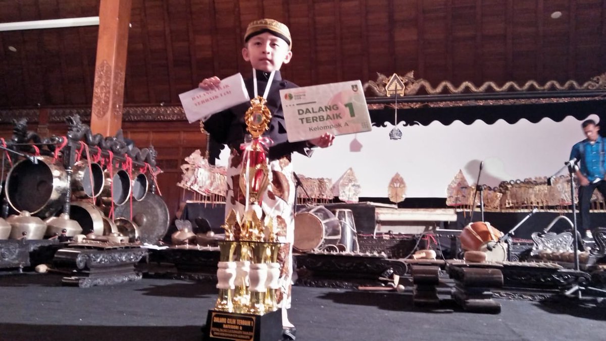 muhammadiyah's tweet photo. Siswa SD Muhammadiyah 1 Ketelan Raih Juara Festival Dalang Cilik 2019 #muhammadiyah #sdmuhammadiyah #dalang #wayang https://t.co/U86ln9iWcm https://t.co/cTPugWeCV2