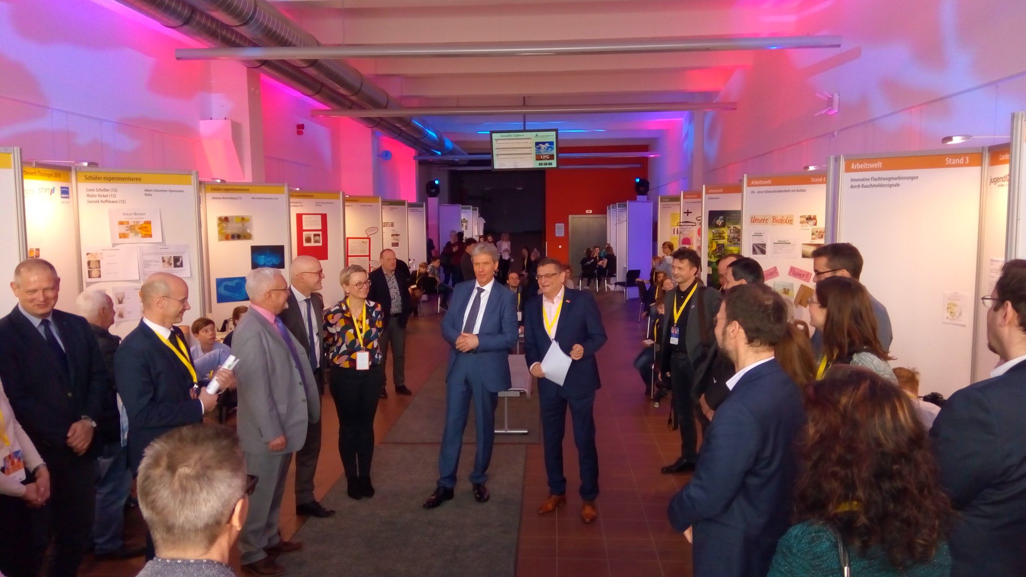 Jenoptik Group Jugendforscht Competition Minister Jena Lord Mayor And Jenoptik Hr Officer Among The Guests To See The Scientific Projects Of Young Researchers Supported By Jenoptik And Stift Thuringen T Co Rq6xamsivu
