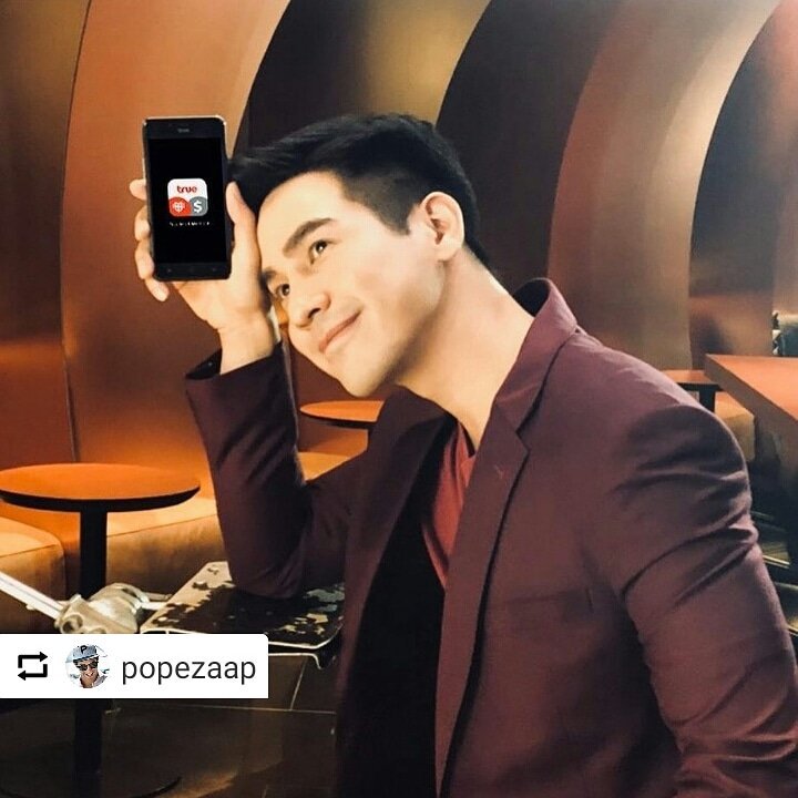 Rosdn1's tweet photo. ขายของเก่งงงง มาทั้งทีมาขายของจ้าา😂😍 #Repost from @popezaap
•••
โหลดโป๊ป ขายดีป๊าปปปปปป😁🥳 #truesmartmerchant #popethanavat @popezaap #popezaap https://t.co/mnZCJkTMxn