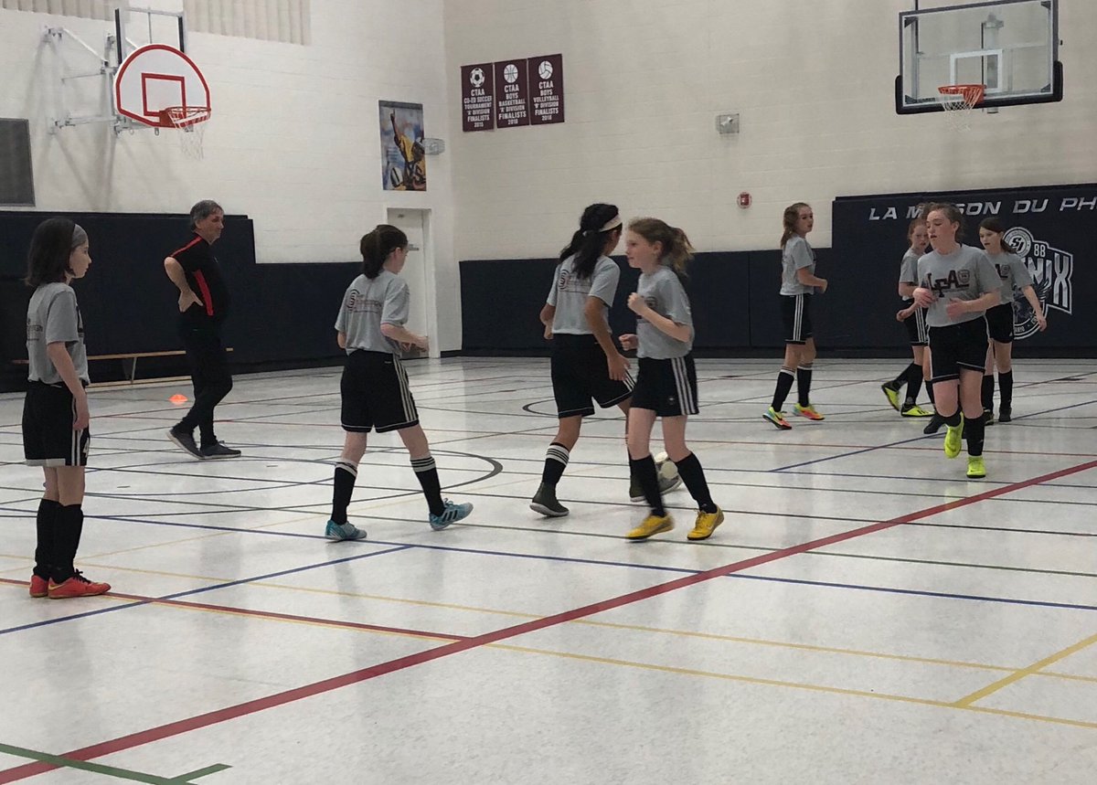 London_FA's tweet photo. Technical training with Coach Dave - CSA National 'A' Licensed Technical Director and the 2007 girls. #OASL #Londonfa #development https://t.co/AJf4yOhirH
