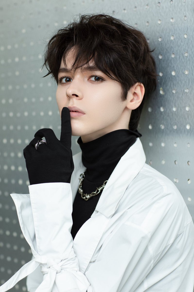 KristianKostov_'s tweet photo. someone please tell my eyes that smoking is bad! https://t.co/0HINbK80zA