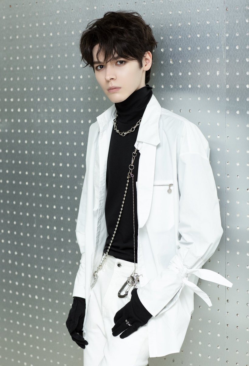 KristianKostov_'s tweet photo. someone please tell my eyes that smoking is bad! https://t.co/0HINbK80zA