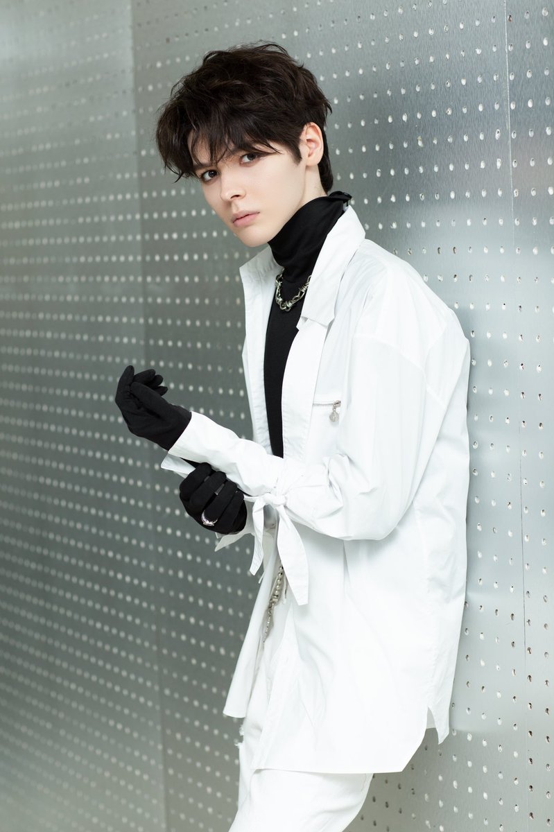 KristianKostov_'s tweet photo. someone please tell my eyes that smoking is bad! https://t.co/0HINbK80zA