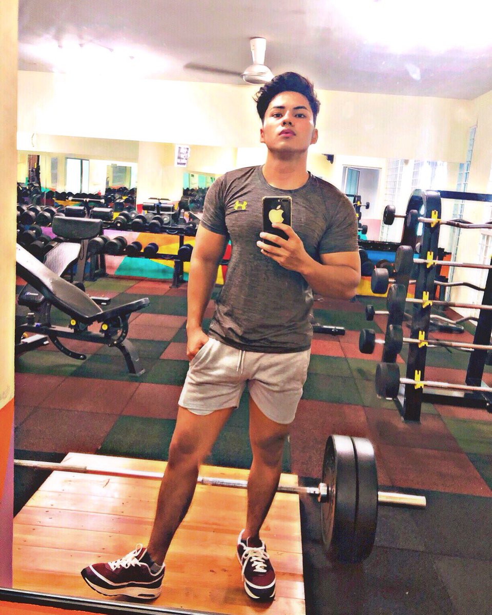 ArilAsril21's tweet photo. Jom kite kelua kan peluh.......π§π§π§π§πͺπ»πͺπ»πͺπ» #malamjumat#petalingjaya#ootd#gym#followersaktif#selebgram#manlyindonesia )#catting βΊοΈβΊοΈβΊοΈβΊοΈ #ootd #selamatmalam #tv3 #hantukaklimah #kaptenmarvel #fashion #maskulinmag #liker #twinks #modeling#musclekingz https://t.co/9K4qhhoHE6