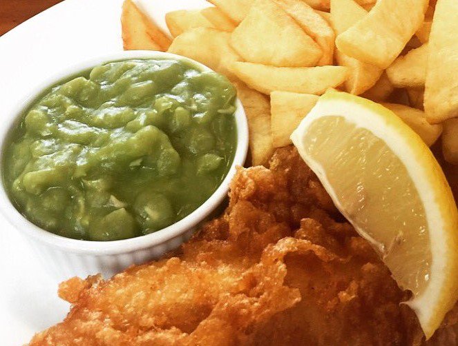 burtonrdchippy's tweet photo. #Fryday can only mean #fishandchips oh and #mushypeas 😀 @frydaysofkendal @gafishbar @ParkSquareWF5 @ppierchippy @Quaysidewhitby @almaparkfishbar @harleesfish @sidhunortheast @KingfisherDevon @MiddiesChippy @KrispiesExmouth @Enochsfishchips @FriarsPride @FrenchsFandC https://t.co/IPYajwXvB4