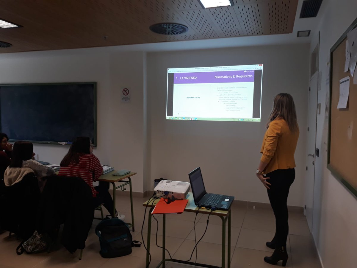 Jornada Informativa: Introducción a la Gestión de Viviendas Turísticas #Escuela de Hostelería Cádiz #IPFernandoQuiñones