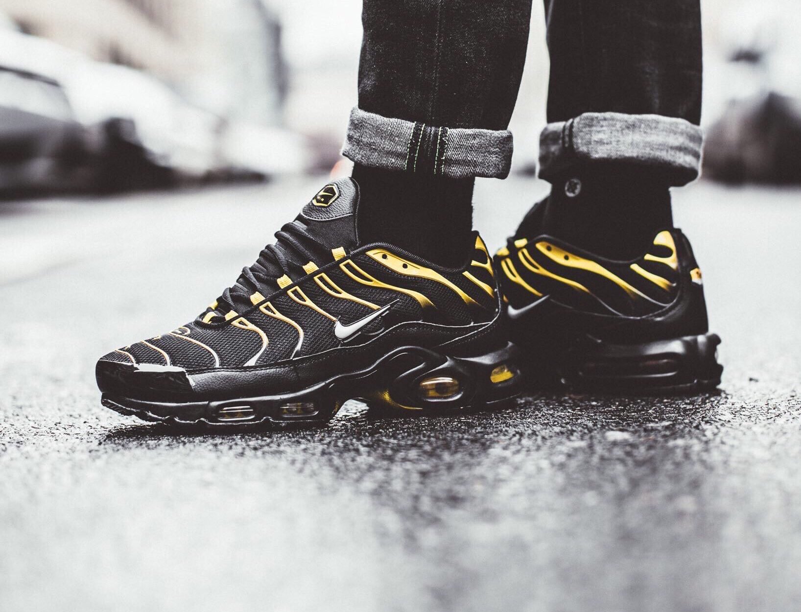 Nike air max plus black vivid sulfur outlet