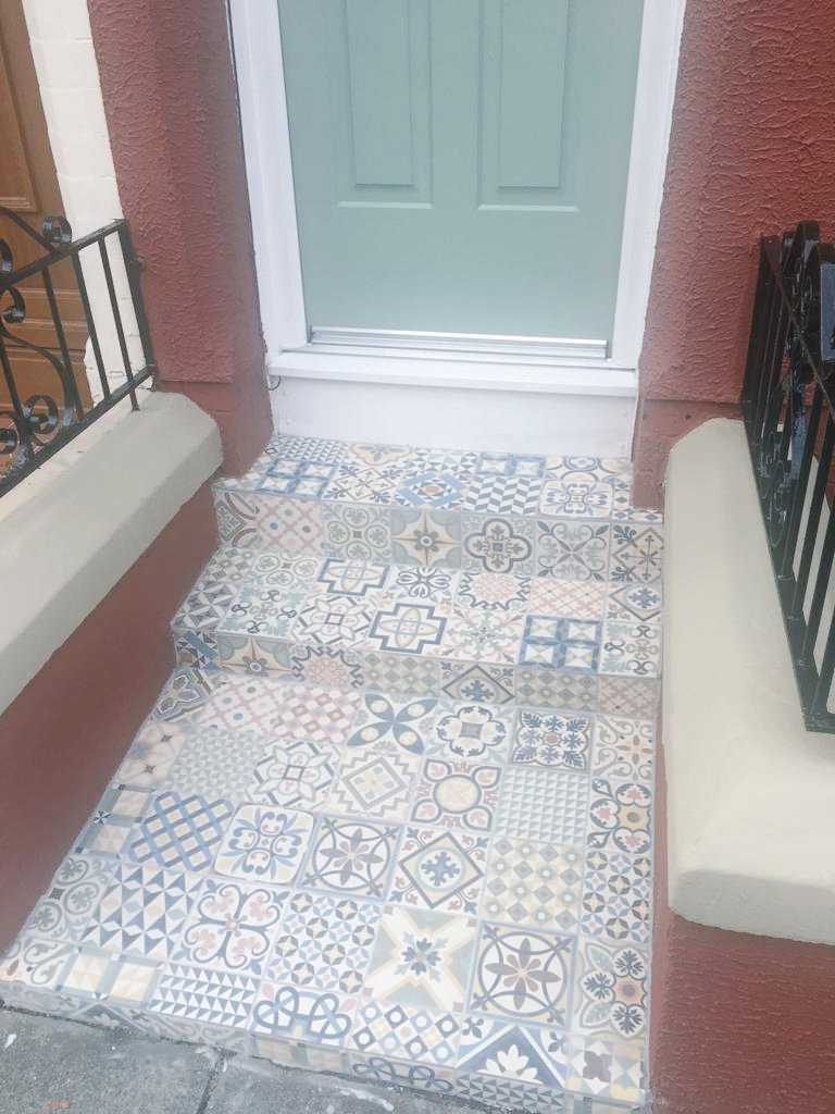 waddsywadds's tweet image. Big thank you to @wall_pc for the work on our new front step, looks boss! Get on them if you need any tiling in Liverpool! 👍👍