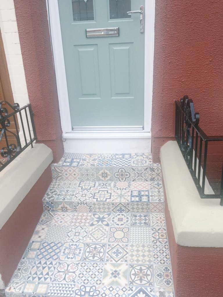 waddsywadds's tweet image. Big thank you to @wall_pc for the work on our new front step, looks boss! Get on them if you need any tiling in Liverpool! 👍👍