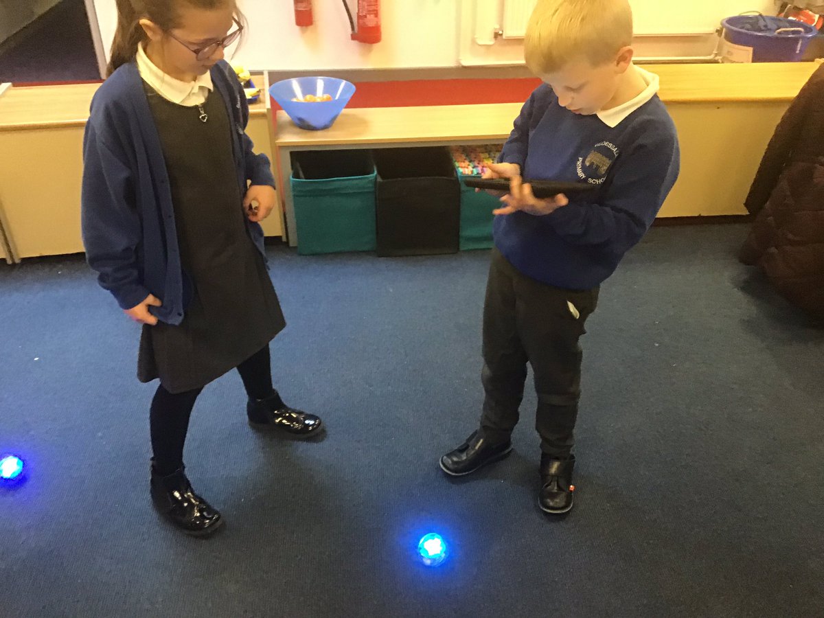 MissAndersonRPS's tweet photo. The #LittleDigiLadies and Digital Ambassadors ran their @SpheroEdu club yesterday.  They taught the Y2 how to build blocks of code to drive the SPHERO.  #RedesdaleComputing @MrsAnkersRPS @DigiLadies https://t.co/vNyQZHLduu