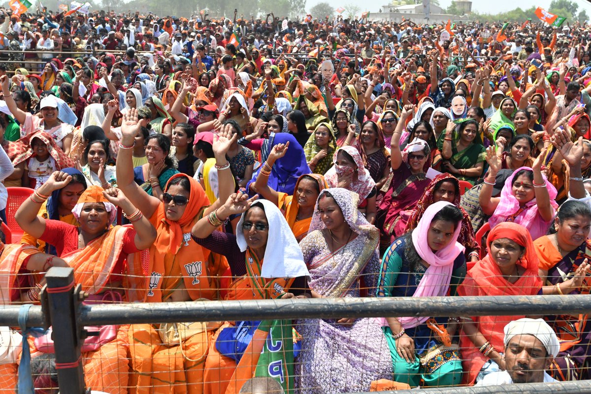 narendramodi's tweet photo. These images from Koraput demonstrate the tremendous support for BJP in Odisha.

People of Odisha are tired of mining mafia, chit fund scams,misgovernance &amp; inability to solve issues relating to health &amp; education.

Odisha is set to reject BJD. Congress is nowhere in the picture! https://t.co/VpB9xo5LxY