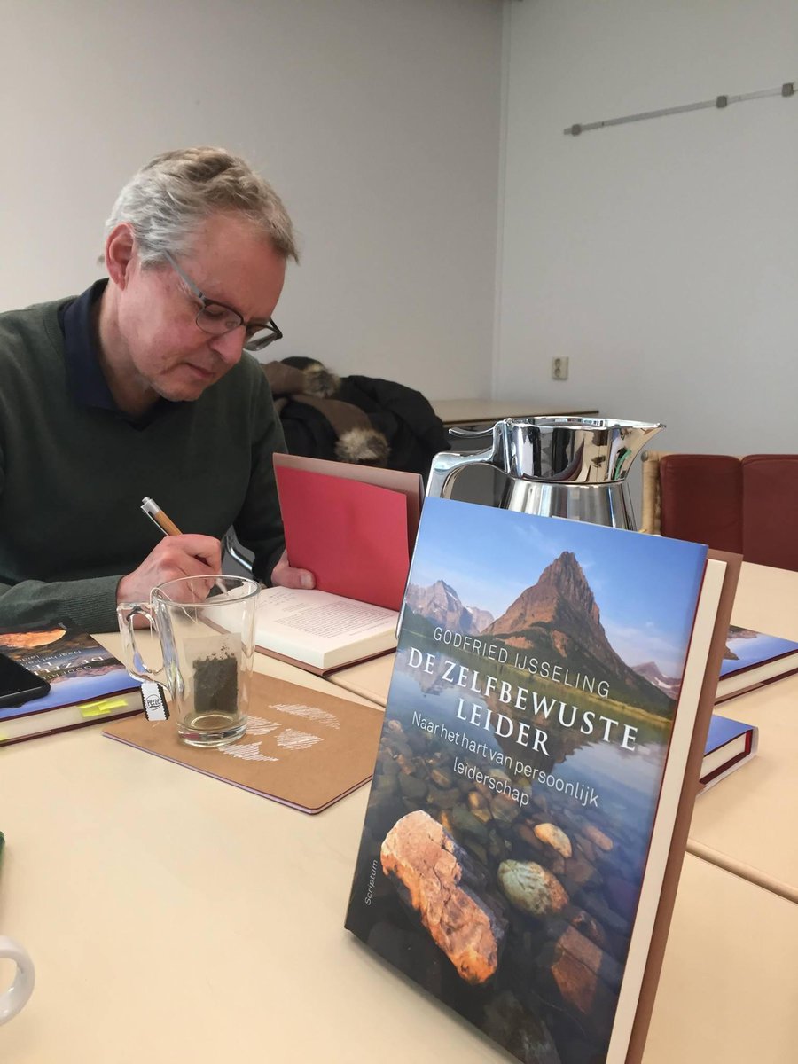 Signeersessie <a href="/deBaak/">de Baak</a> rond mijn nieuwe boek 'De zelfbewuste leider'. managementboek.nl/boek/978946319… #boeken