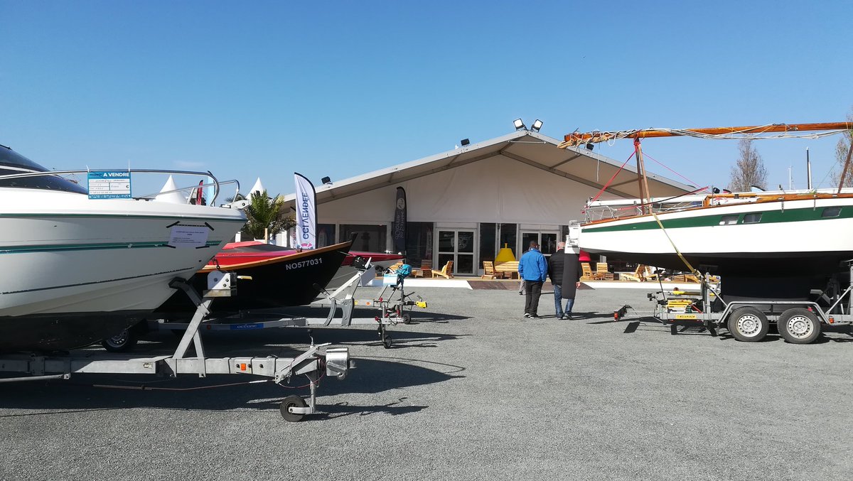 ccivendee's tweet photo. Hissez'O, le salon du #bateau d'occasion démarre MAINTENANT ! C'est parti pour 3 jours de vente et d'animations aux @lessables accès Ponton Vendée Globe. @ccivendee @DepVendee @LSOAgglo https://t.co/1uqp4xTs1E