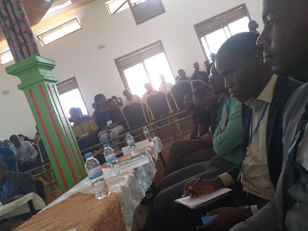 UMUTONIAnge1's tweet photo. HAPPENING NOW: Pharmacy professionals &amp; pharmacy students discussing and challenging each other to come up with a resolution on how we can Build the bridge toward pharmacy professional excellence.  @RPSARwanda #10thRPSAIPS @jeffbeingana @Fhumura https://t.co/lzzr4kKt5c