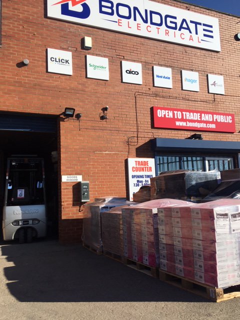 Bondgate_Elec's tweet photo. It's a busy day down at Bondgate today, with 7 new pallets landing

#prysmian #electricians #local #stockton #bishopauckland #durham #northshields https://t.co/TD8tw8DU5X