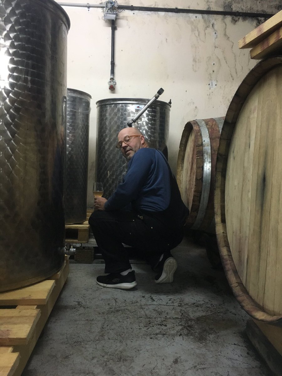 decantalo_cat's tweet photo. Nacho Gonzales de La Perdida. Una ànima genuïna dins d'un dels paratges més agrestes de la península, Valdeorras.
#vinsnaturals #Valdeorras https://t.co/CewBQpN8lP