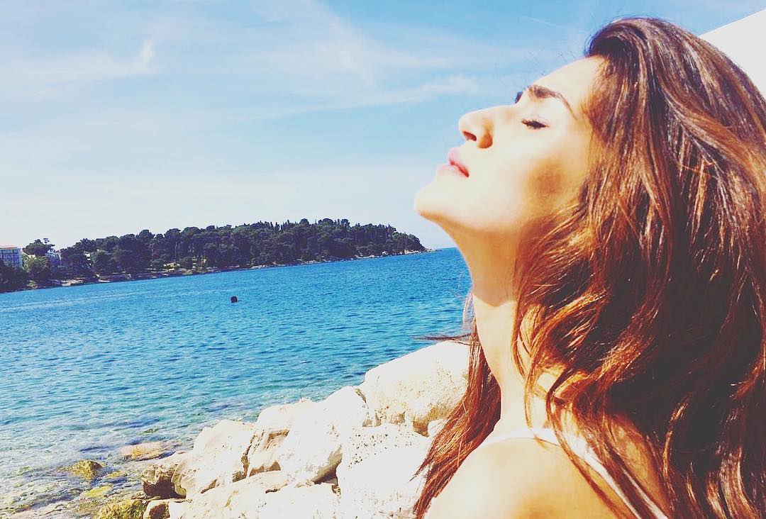 Sun-kissed <a href="/kritisanon/">Kriti Sanon</a> ☀️😍🤩

#KritiSanon #BeachGirl #SunKissed #BollywoodCelebs #Koimoi