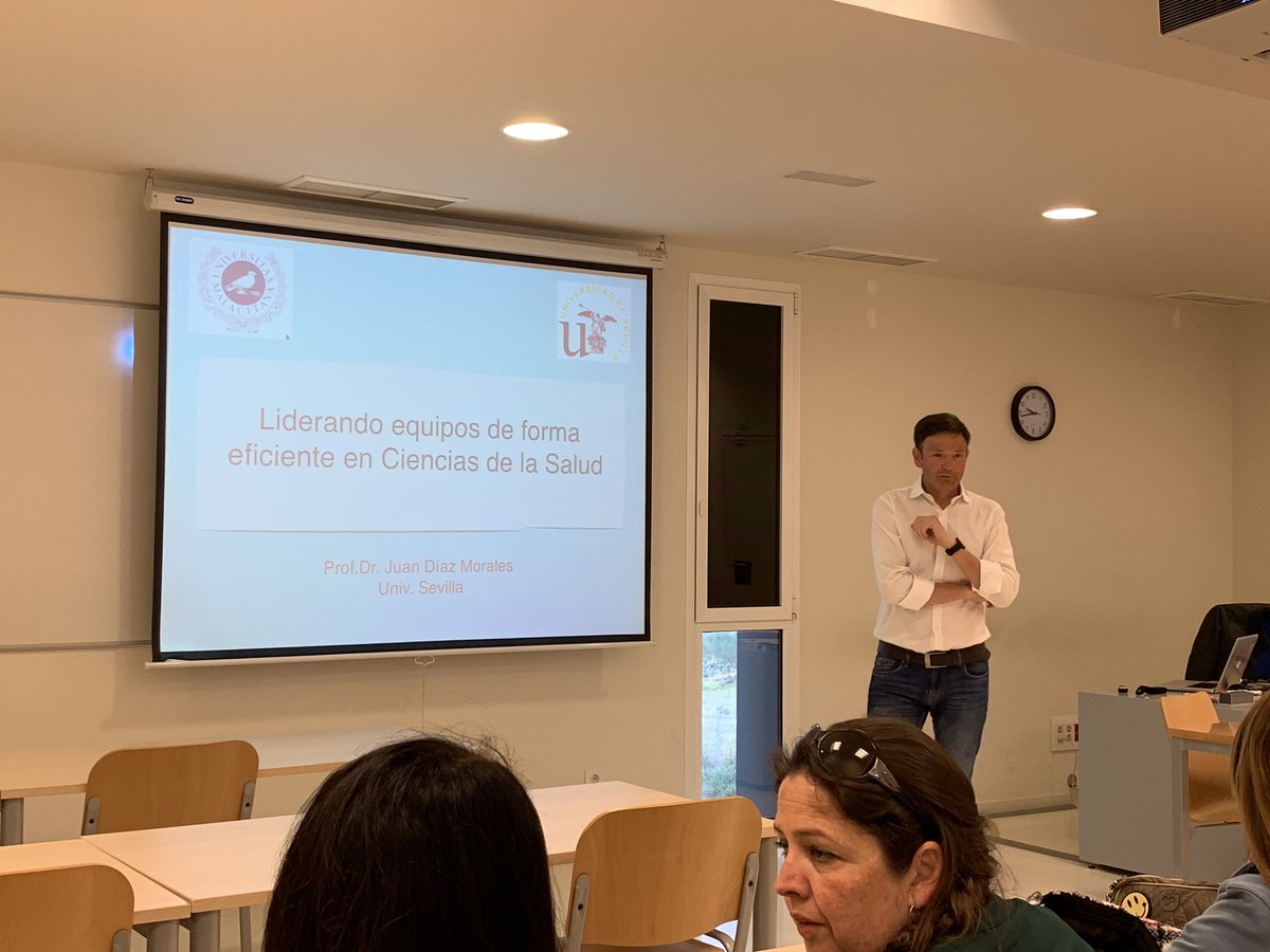 Comenzando seminario de Liderazgo de Equipos #Neurociencia #UMA con Juan Antonio Díaz