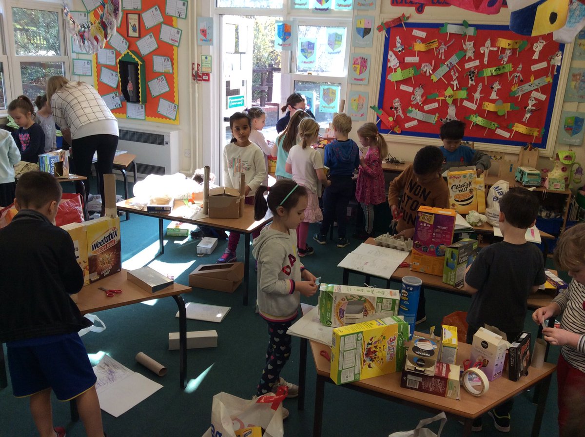 newscothill's tweet photo. Year 1 and 2 are having a great time building castles today.#topicfun #futureengineers https://t.co/S1JjGnh46l