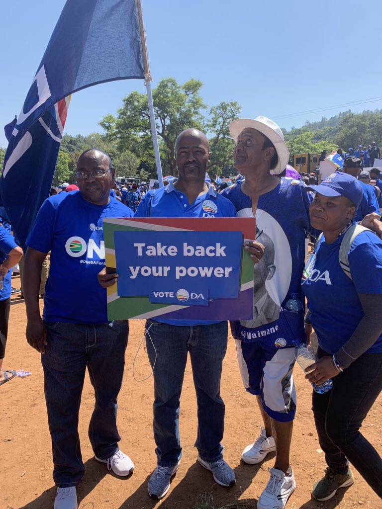 tsepomhlongo's tweet photo. We want our light on #KeepTheLightsOn. At Union Building #SAForAll. @Our_DA @SollyMsimanga @CameronMacKenz2 https://t.co/FVJX2LxzhD