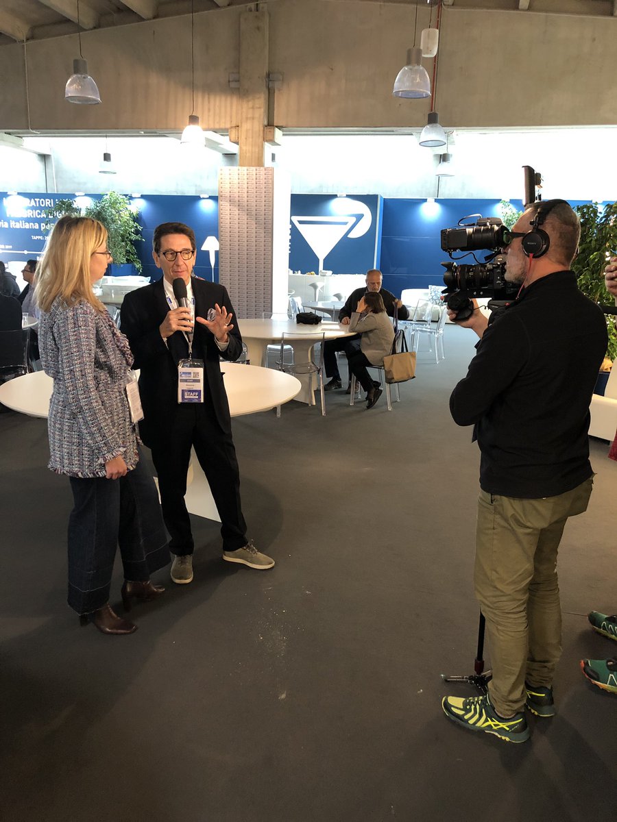 Nicotra62's tweet image. #OmnitechIT a #Mecspe2019 Tutti in postazione! Una coda chilometrica per raggiungere la #fierediParma. L’innovazione grande calamita di interesse con interessanti prospettive per l’occupazione!