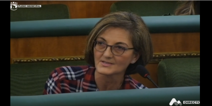 PodemosMarbella's tweet photo. @Ayto_Marbella 🎙 @vicmendiolaZ "Quienes proponen este plan de empleo a las puertas de unas elecciones son los mismos que han estado privatizando continuamente los servicios." https://t.co/0kfv5k0WwQ