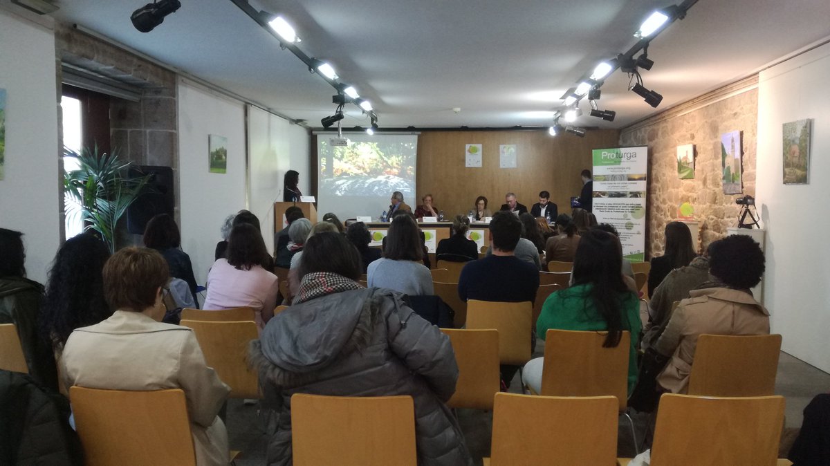 Proturga's tweet photo. Presentación e primeira mesa no #foroproturga #turismotermal @TurismodeCuntis https://t.co/y7jILcoSrr