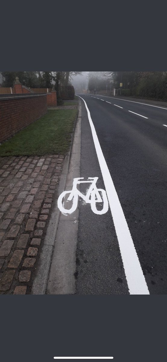 ec_road's tweet image. Hint - if the symbol doesn’t fit in it... it’s not wide enough 🤦🏻‍♂️🤦🏻‍♂️🤦🏻‍♂️🤦🏻‍♂️ #cycling #roadsafety #roadsafetyaudit #cyclist #cyclesuperhighway