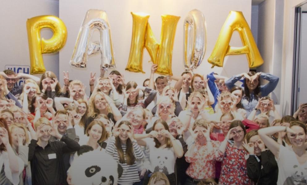P7S1Group's tweet photo. Mensch oder Maschine – wer ist der bessere Autor? Maren Lamersdorf von #P7S1, Vice President Digital Buzzroom, stellte diese und weitere Fragen bei #PandaDigital – einem Networking für Frauen der Digitalbranche. Mehr dazu hier: https://t.co/YQySURXAVb @we_are_panda https://t.co/agTVpqdePj