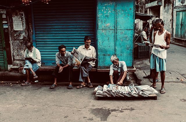 Morning News Kolkata
.
.
#kolkatastreets #dailylifeindia #newspapers #streetphotoawards #calcuttastreets #streetsofkolkata #everydayeverywhere #dailylifephotography #photojournalist #blendingin #documentaryphoto ift.tt/2FJ7m75