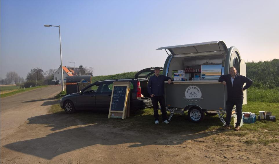 Op zonnige dagen wordthet rondje Durgerdam nu ook mogelijk voor Noordelingen die om het half uur bijvoeding nodig hebben (en allergisch zijn voor zelf gesmeerde boterhampakketjes)