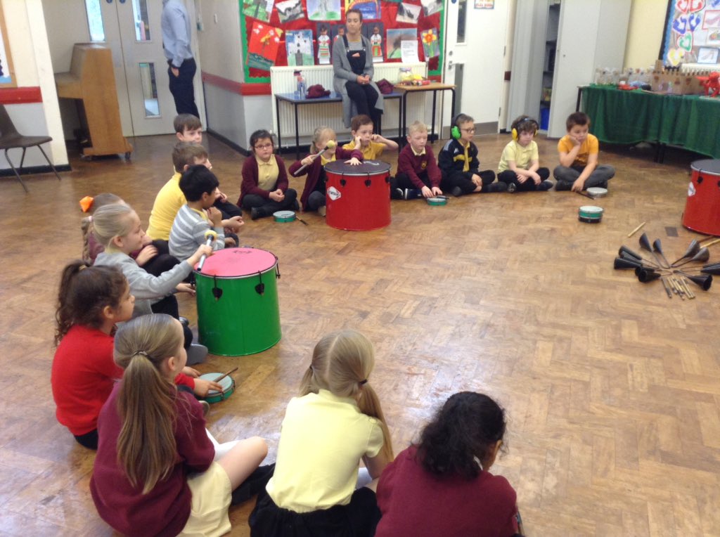StAlbansSchool1's tweet photo. #SACPSY2 are enjoying a drumming workshop as part of their topic Beat, Band, Boogie @Cornerstonesedu #SACPSFUN #SACPSCREATIVITY #SACPSSCI #SACPSMUSIC https://t.co/sryDEwJF1x
