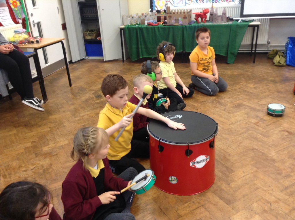StAlbansSchool1's tweet photo. #SACPSY2 are enjoying a drumming workshop as part of their topic Beat, Band, Boogie @Cornerstonesedu #SACPSFUN #SACPSCREATIVITY #SACPSSCI #SACPSMUSIC https://t.co/sryDEwJF1x