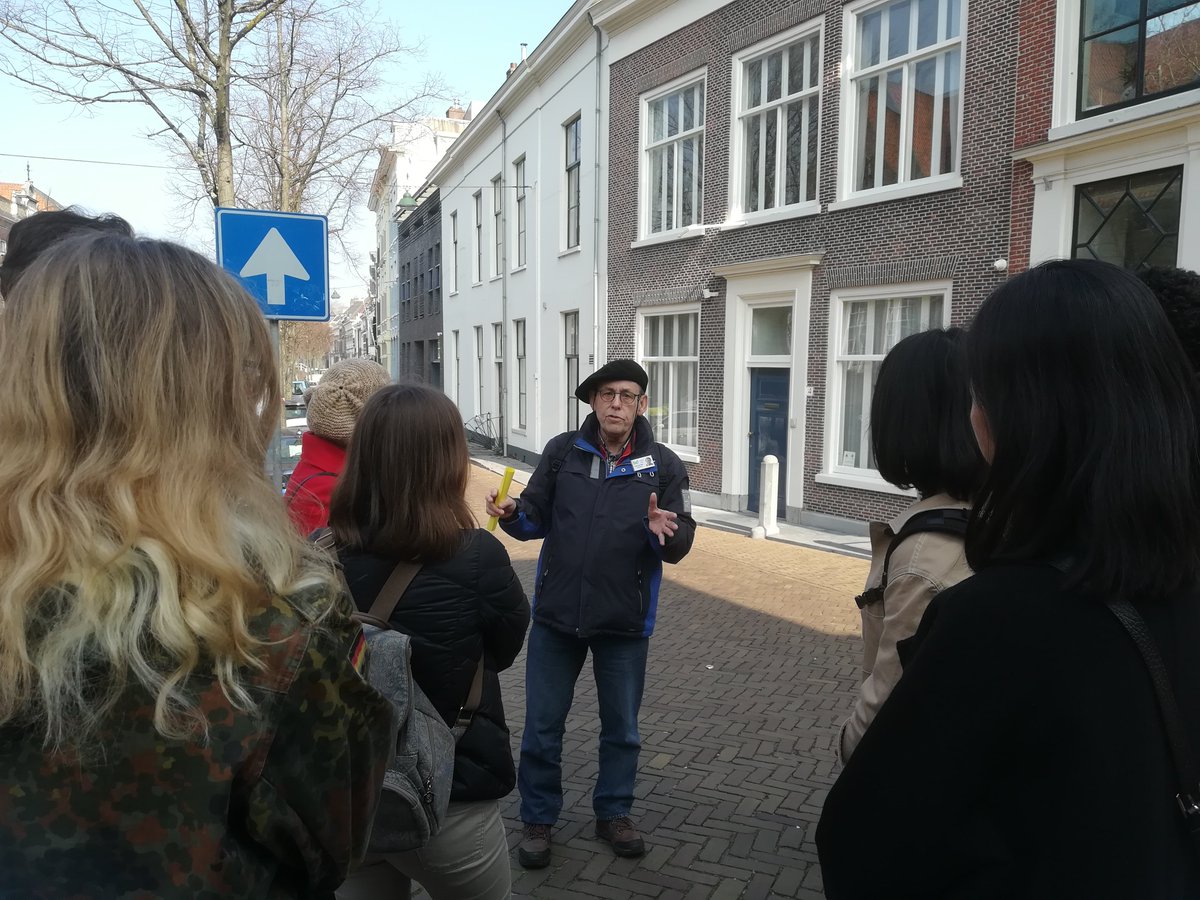 Luciededelft's tweet photo. Wat een leuke rondleiding van Gilde Delft van het historische centrum voor nieuwe internationale inwoners! #welcometodelft https://t.co/n2nh81w2qC