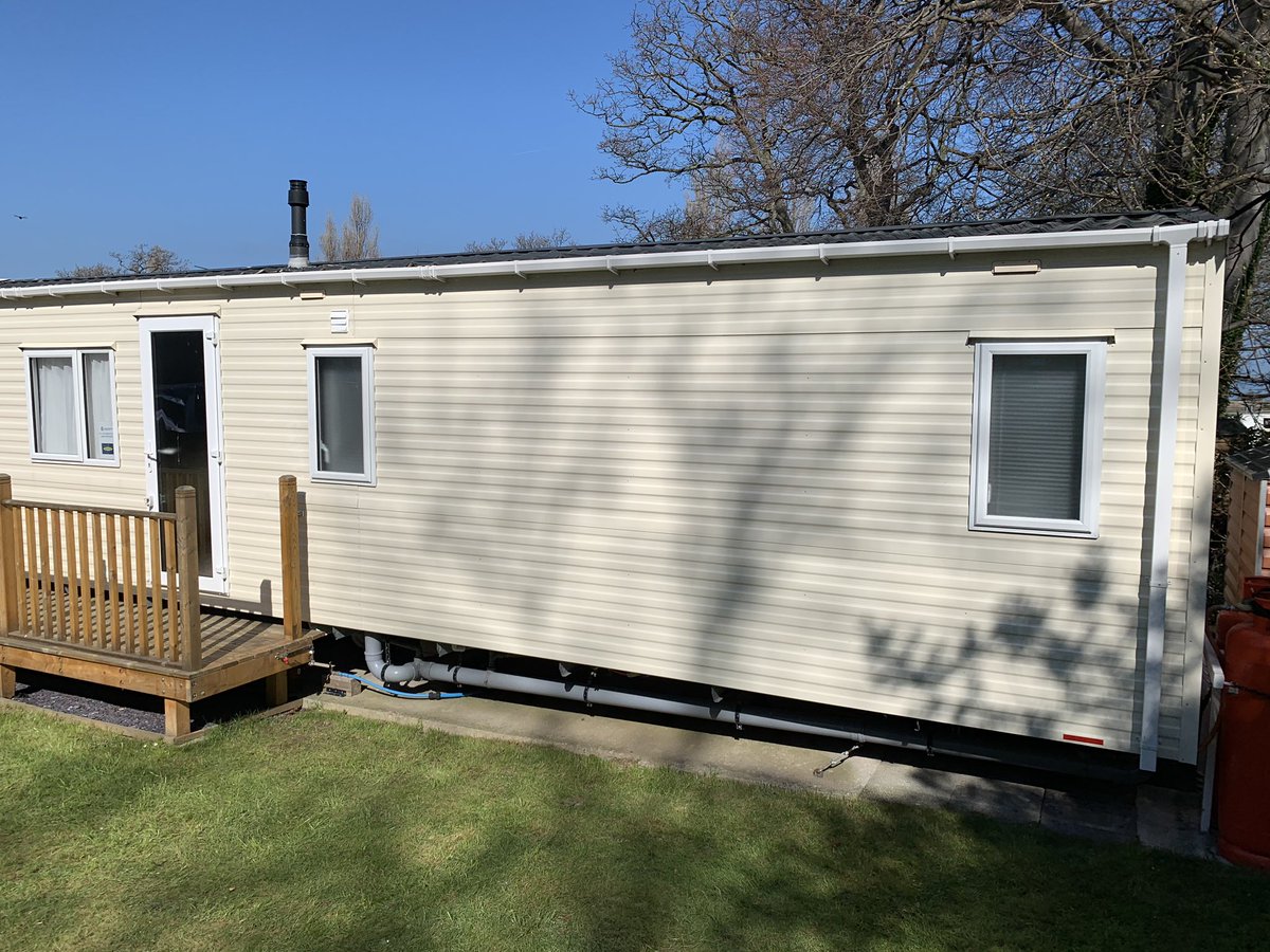 MEcaravanrepair's tweet photo. Exterior damaged panel replacement yesterday on @PendyffrynFarmCaravanPark on a @WillerbyHH @WillerbyLeisure holiday home #extiriorpanelreplacement #Staticcaravanrepairs #Staticcaravanrepairsnorthwales #northwalescaravanrepairs https://t.co/NOm61iLvO1