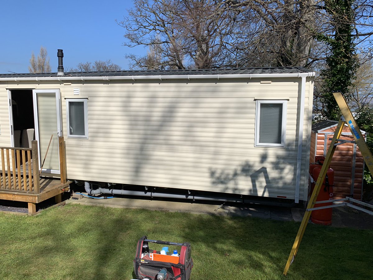 Exterior damaged panel replacement yesterday on @PendyffrynFarmCaravanPark on a @WillerbyHH <a href="/WillerbyLeisure/">Willerby Leisure</a> holiday home #extiriorpanelreplacement #Staticcaravanrepairs #Staticcaravanrepairsnorthwales #northwalescaravanrepairs