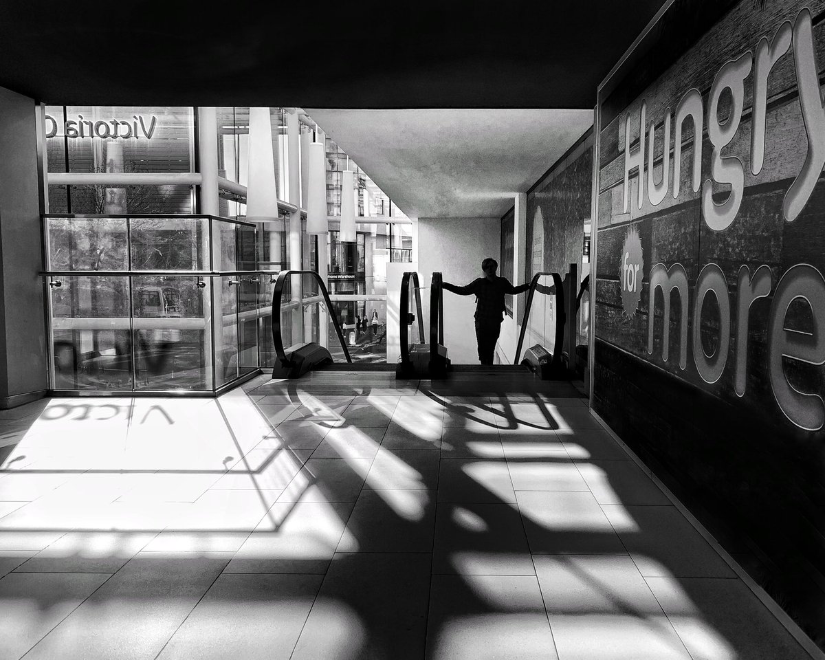 barrypaulh's tweet image. In shades of the shadow&apos;s glare - #barrypaulh #malemodel #picoftheday #bauhaus100 #stylematterstoyou #Monochrome @AestheticaMag