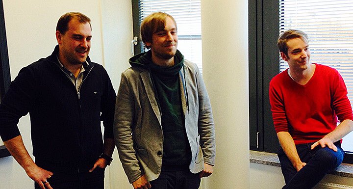 Jürgen Klöckner (@herrkloeckner) on Twitter photo Heute ein letztes Mal <a href="/HuffPostDE/">HuffPost Deutschland</a>. So ging es vor etwas mehr als 5 Jahren für mich los. Mein erster Tag, damals als Blog Editor beim Bloggerdialog mit <a href="/Bel_Grimm/">Tobias Böhnke</a> (m) und u.a. <a href="/LousyPennies/">Karsten Lohmeyer</a>, der dieses Foto aufgenommen hat. Es war mir ein Fest 🎉 #dankehuffpost Heute ein letztes Mal <a href="/HuffPostDE/">HuffPost Deutschland</a>. So ging es vor etwas mehr als 5 Jahren für mich los. Mein erster Tag, damals als Blog Editor beim Bloggerdialog mit <a href="/Bel_Grimm/">Tobias Böhnke</a> (m) und u.a. <a href="/LousyPennies/">Karsten Lohmeyer</a>, der dieses Foto aufgenommen hat. Es war mir ein Fest 🎉 #dankehuffpost