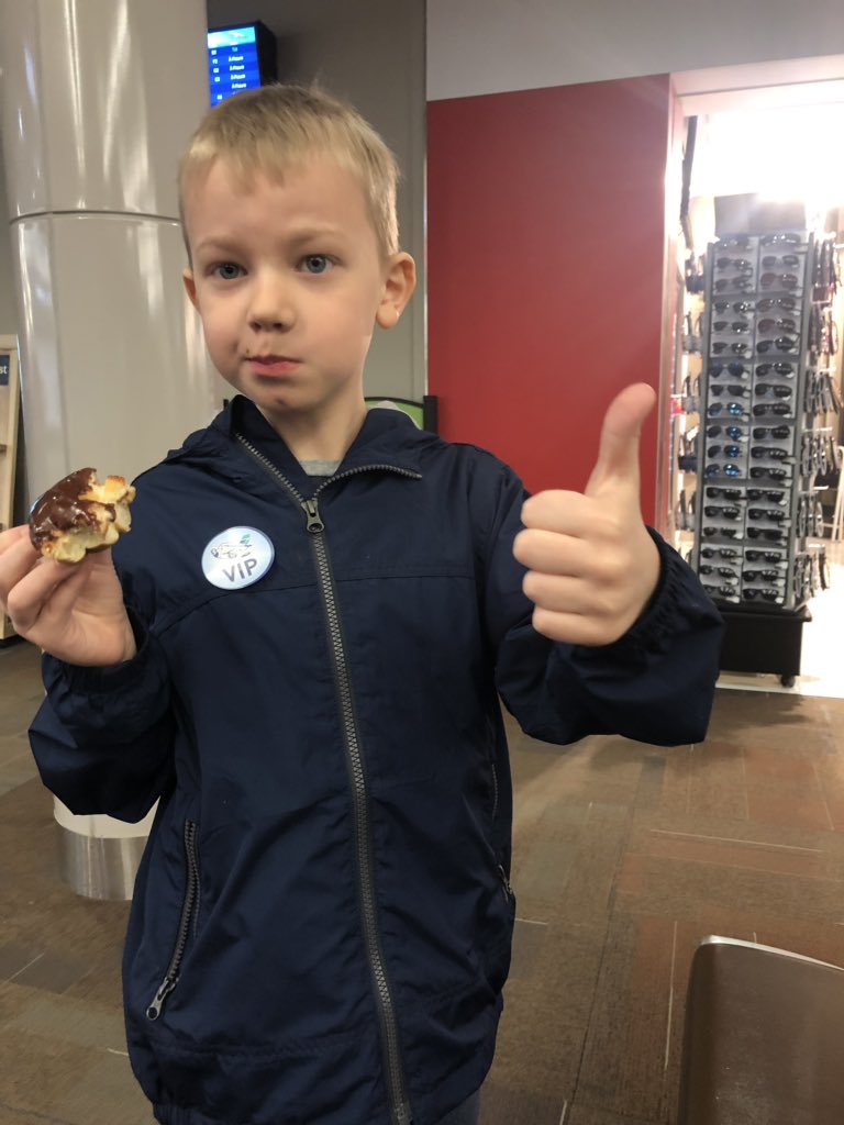MenzelMegan's tweet photo. Thanks Scott @WestJet #yqr for helping this frazzled family make their flight!! https://t.co/FdOG1Y40ln