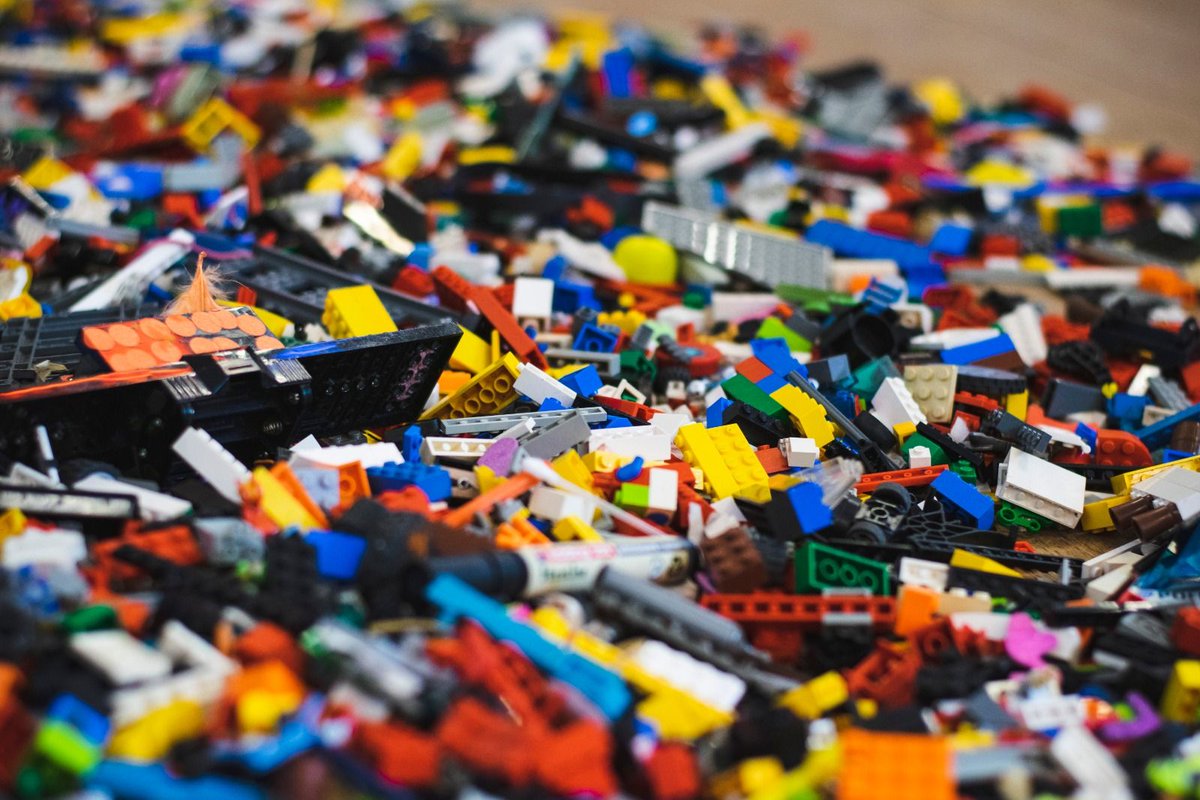 THNKschool's tweet image. It's Prototyping Day for #Class15! Today, participants are learning how to fail fast and cheap in a safe and fun setting 🙉

#prototyping #leadership #creativeleaders #leadershipdevelopment #failforward #failure #fun #amsterdam #play #personaldevelopment #legos