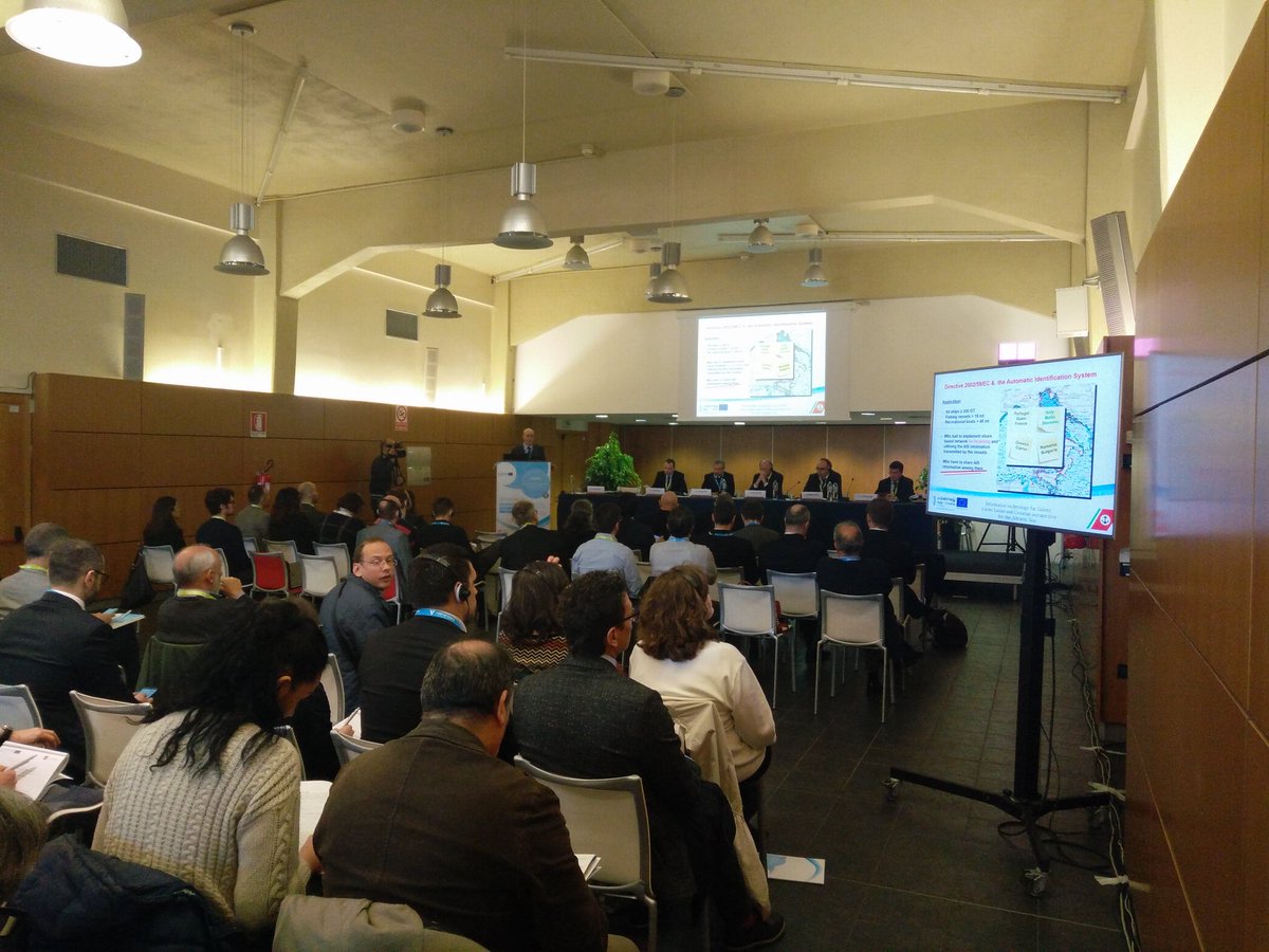 PortOfVenice's tweet photo. 🇪🇺#INTESAproject: High level workshop continues addressing #AISmessages, maritime information sharing innovative solutions, #PortofVenice best practice and #AtoN @Interreg_eu 🇮🇹Italia 🇭🇷Croazia more info ⏩ https://t.co/a5uObjoaQx https://t.co/WvLiTpvjo2