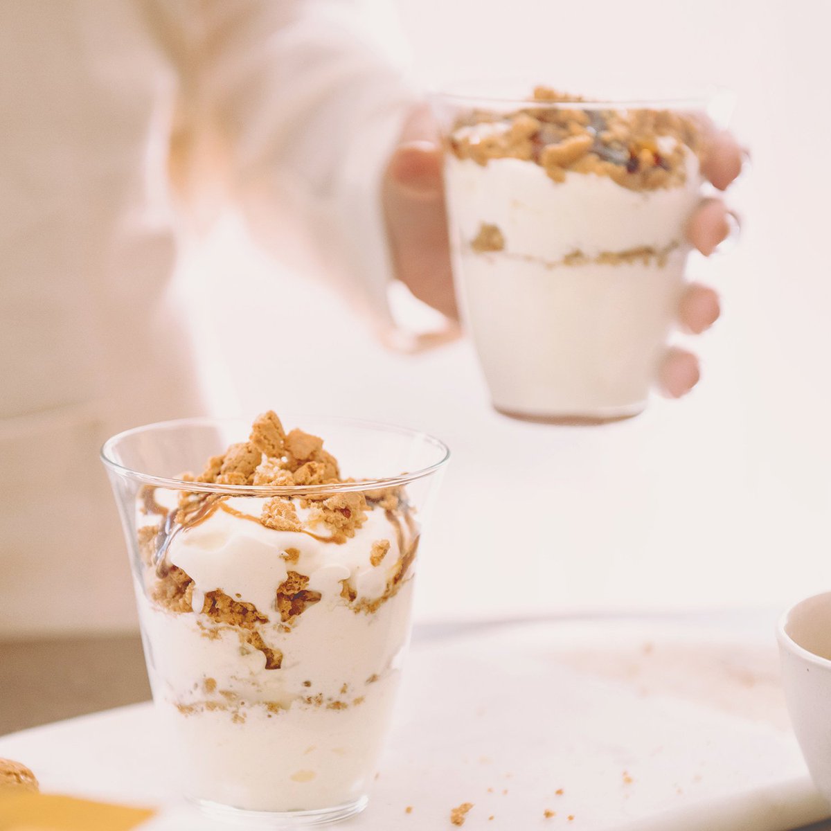Per celebrare la #primavera ci vuole un #dolcetto speciale. Ecco cosa ho preparato: bicchierini con crema #chantilly e un #crumble con caffè e i miei #Amaretti d'Italia, tutti da condividere! La cosa migliore? Sono pronti in pochi minuti: bit.ly/Amaretti-Caram…