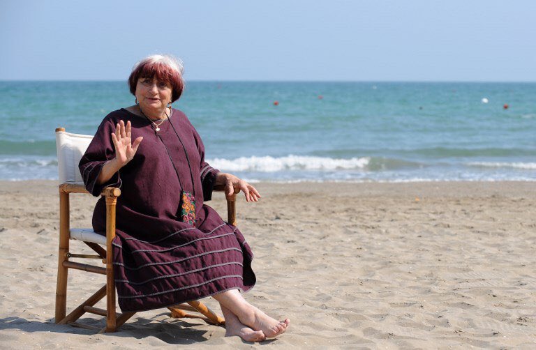 franckriester's tweet photo. Bouleversé, accablé, endeuillé : ces sentiments qui accompagnent la certitude que nous venons de perdre l'une des plus grandes artistes de notre époque. Agnès Varda, je vous témoigne mon respect, ma reconnaissance et mon admiration. https://t.co/KhIma6ImjD