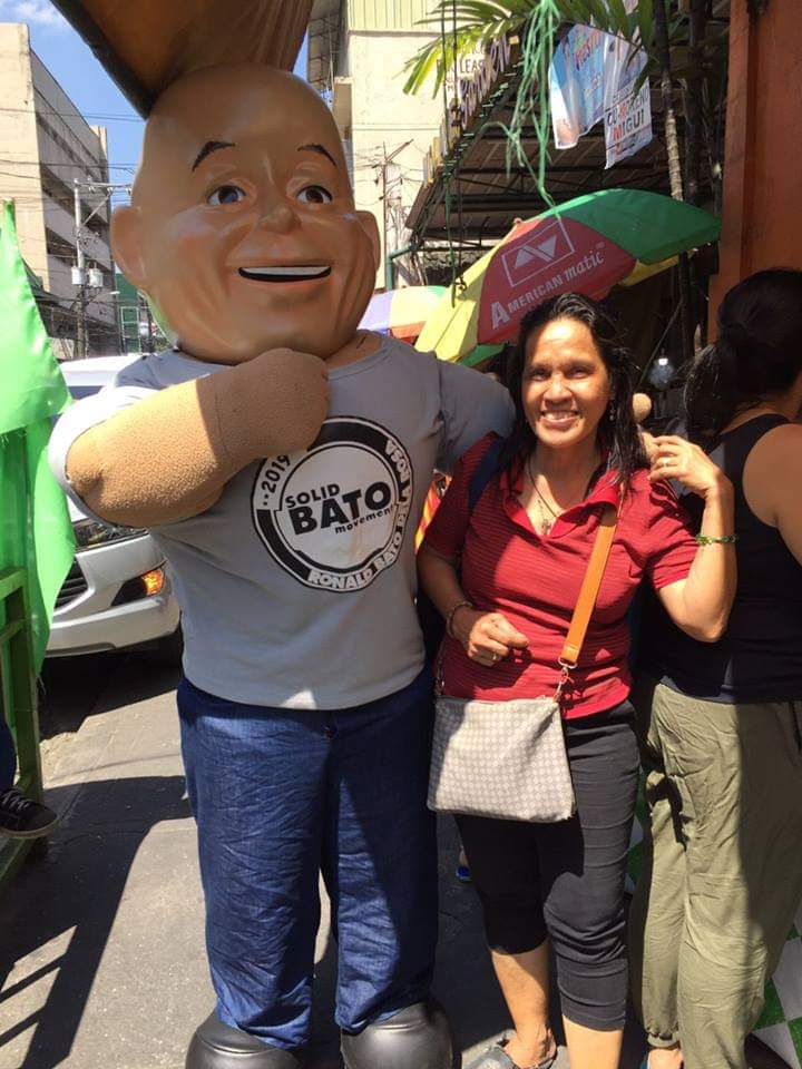 Solid_BATO's tweet photo. IDOL BATO DUMALAW SA MOLAVE MARKET, PROJECT 4, QC. Solid ang pagpapahayag at pagpapakita ng suporta ng ating mga kababayan. Taos-pusong pasasalamat po ang pinaaabot namin sa inyong lahat. 
#PusoParaSaPilipino #24DelaRosaBATO #numero24paraSENADOR #Ba24Senator https://t.co/gcK4O2tRt4