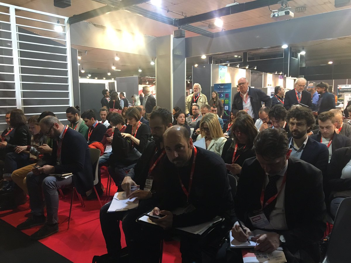 andreacasadeiVE's tweet photo. “Che belli che siete visti da qui...” e raccontiamo l’impatto della Digital Transformation nel mondo agroalimentare a SMAU Padova...
#smau #dmfood https://t.co/GGXXviJaCI