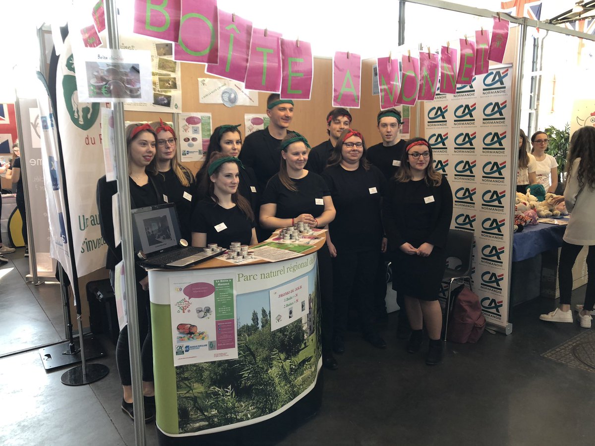 CHAUVEAUPascal1's tweet photo. Les étudiants BTS GPME mini entrepreneurs du lycée Jean Monnet de Mortagne-au-Perche passent leur premier entretien avec leur jury à la foire internationale de Rouen @acCaen @EPANormandie @T_Fleuranceau @la_monnet @Rolland_Denis @eduscol_EG @edphilippe3 https://t.co/ZdcbeIfIad