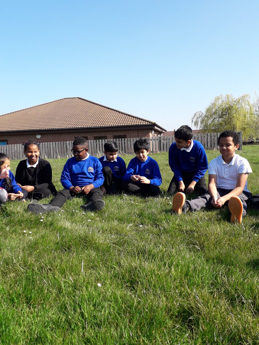 Rowlatts_TMET's tweet photo. Year 5 are having some reflection time out in the sunshine! They had really thoughtful ideas and answers- Miss Bains is very proud! #rhpshe #reflection #respect https://t.co/o8NUleLqhR