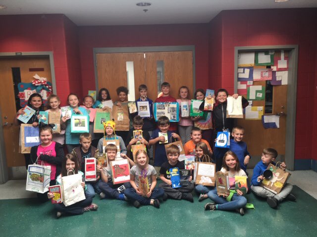 Pineville_Ind's tweet photo. 3rd Grade Book in a Bag project.  #readky https://t.co/9XRBYn9Feq
